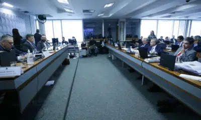 CPMI do INSS ouve ex-dirigentes sobre R$ 1,1 bilhão em descontos indevidos nesta segunda-feira CPMI do INSS ouve ex-dirigentes sobre R$ 1,1 bilhão em descontos indevidos nesta segunda-feira