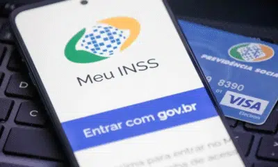 Governo paga R$ 2,3 bilhões a aposentados e pensionistas Governo paga R$ 2,3 bilhões a aposentados e pensionistas