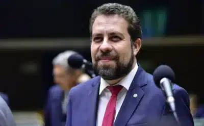 Lula nomeia Boulos como novo Secretário-Geral da Presidência e articula temas importantes Lula nomeia Boulos como novo Secretário-Geral da Presidência e articula temas importantes