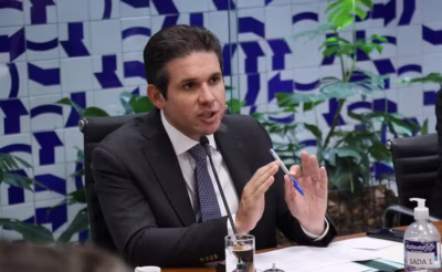 Motta define relator para projeto sobre pena de falsificação de bebidas após mortes por metanol Motta define relator para projeto sobre pena de falsificação de bebidas após mortes por metanol