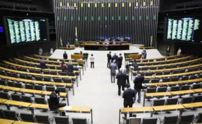 Projeto criminaliza falsificação de bebidas após casos de intoxicação grave no Brasil