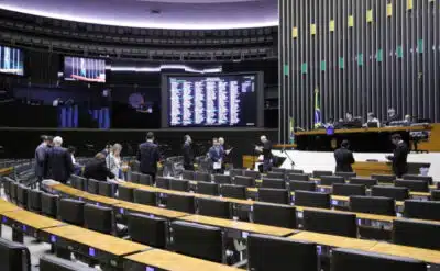 Sorteio define relator de processo contra deputados por protesto pró-Bolsonaro no plenário Sorteio define relator de processo contra deputados por protesto pró-Bolsonaro no plenário