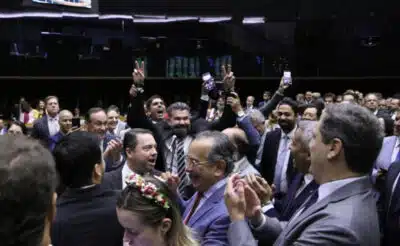 Centrão alerta governo: Moderar tom após derrota na MP e ataques ao Congresso Centrão alerta governo: Moderar tom após derrota na MP e ataques ao Congresso