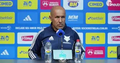 Léo Jardim Revela Bastidores da Crise no Cruzeiro e Viagem a SP Léo Jardim Revela Bastidores da Crise no Cruzeiro e Viagem a SP