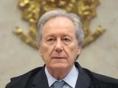 Lewandowski apresenta pacote ao Planalto para intensificar combate ao crime organizado Lewandowski apresenta pacote ao Planalto para intensificar combate ao crime organizado