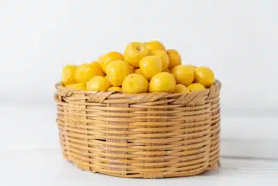 Murici: 5 Benefícios da Fruta Típica do Brasil e Como Comer