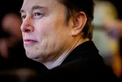 Consultoria resiste ao plano da Tesla que pode render bônus de US$ 1 trilhão a Elon Musk Consultoria resiste ao plano da Tesla que pode render bônus de US$ 1 trilhão a Elon Musk