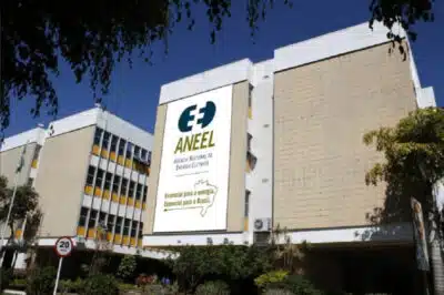 Sandoval Feitosa alerta sobre situação ‘extremamente perigosa’ no sistema elétrico da Aneel Sandoval Feitosa alerta sobre situação ‘extremamente perigosa’ no sistema elétrico da Aneel