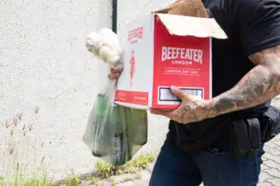 Polícia Civil do RJ apreende milhares de bebidas adulteradas após intoxicações por metanol