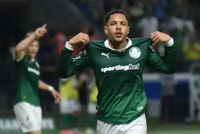 Vitor Roque é eleito o melhor jogador sub-21 das ligas brasileira e argentina; top 10 conta com três brasileiros Vitor Roque é eleito o melhor jogador sub-21 das ligas brasileira e argentina; top 10 conta com três brasileiros