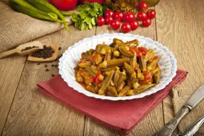 Receitas fáceis com quiabo: 4 ideias para almoço ou jantar nutritivos