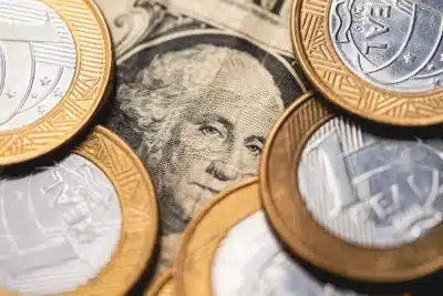 Dólar atinge maior valor em dois meses, fechando a R$ 5,503 com tensão EUA-China Dólar atinge maior valor em dois meses, fechando a R$ 5,503 com tensão EUA-China