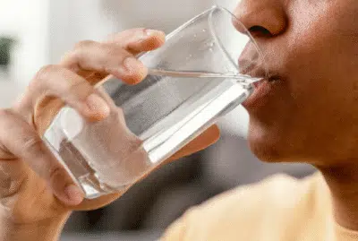 Vini Jr. revela: Sede pode causar queda de pressão e fraqueza Vini Jr. revela: Sede pode causar queda de pressão e fraqueza