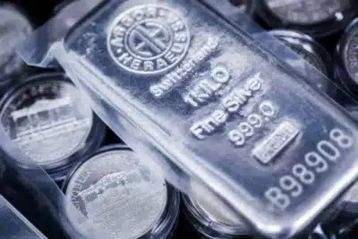 Prata atinge novo recorde histórico de US$ 50, valor não visto em 1993 Prata atinge novo recorde histórico de US$ 50, valor não visto em 1993