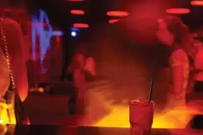 Sextou sem destilados: SP suspende vendas de drinks após intoxicação por metanol