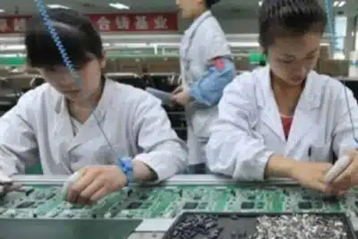 China impulsiona indústria de bens de consumo com modelo “IA+” e avanços digitais China impulsiona indústria de bens de consumo com modelo “IA+” e avanços digitais