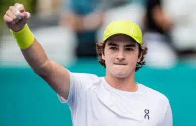 João Fonseca avança às quartas do ATP 500 da Basileia com desistência de Jakub Mensik João Fonseca avança às quartas do ATP 500 da Basileia com desistência de Jakub Mensik