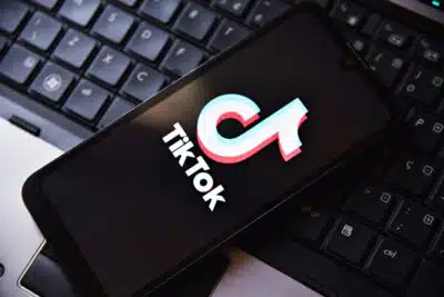 Tribunal da Nigéria exige que celebridades do TikTok se casem após vídeo ‘indecente’ Tribunal da Nigéria exige que celebridades do TikTok se casem após vídeo ‘indecente’