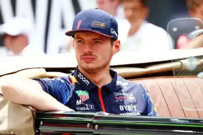 Verstappen conquista corrida sprint do GP dos EUA; Piastri e Norris se retiram. Vitória renova esperanças de título histórico para Verstappen Verstappen conquista corrida sprint do GP dos EUA; Piastri e Norris se retiram. Vitória renova esperanças de título histórico para Verstappen