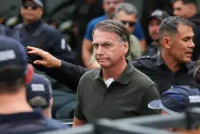 Bolsonaro é preso: Indignação e acusações explodem após decisão do STF