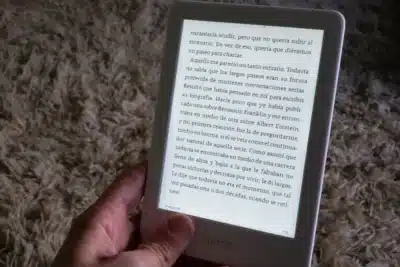 Amazon lança Kindle Translate: IA facilita tradução de livros e expande mercado editorial