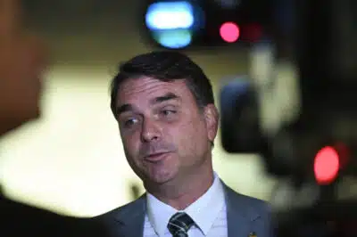 Família Bolsonaro Busca Estratégia Após Situação de Jair Bolsonaro em Prisão