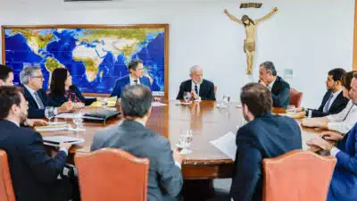 Projeto de Impostos no Palácio do Planalto: Centrão e Governo se Testam na Câmara