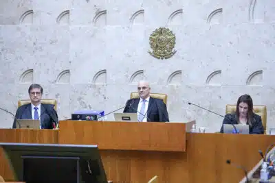 Ministro Alexandre Moraes Assume Presidência Interina do STF em Cerimônia
