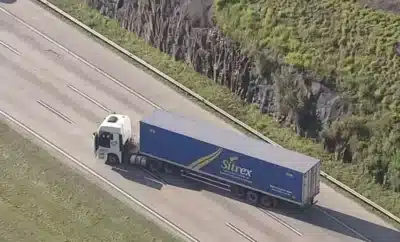 Caminhão com motorista amarrado a bomba causa caos no Rodoanel!