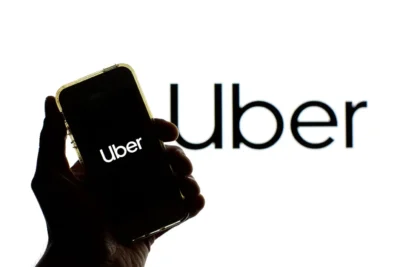 Uber revoluciona Abu Dhabi com carros autônomos em nova fase!
