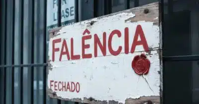 Arapuã: Falência Histórica da Gigante do Varejo Brasileiro Marcada em 2002