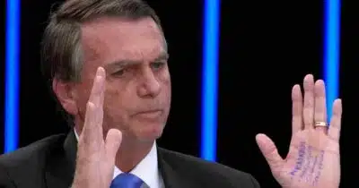 Bolsonaro em Crise: Vidente Prega Tragédia e Revela Detalhes da Prisão