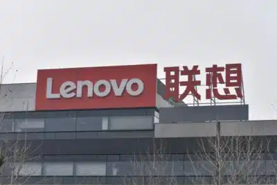 Lenovo Aumenta Estoques Estratégicos para Inteligência Artificial e Impacta Mercado