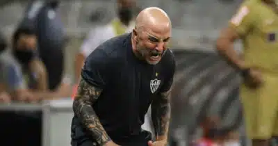 David Kauã sofre lesão e deixa o Atlético-MG após empate e fratura no braço