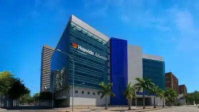 Hapvida registra lucro de R$ 337 milhões, mas prejuízo e desafios fiscais preocupam investidores