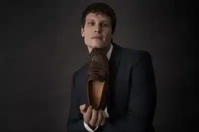 Mocassim Roger: Novo Modelo da Oficina Vende em Tempo Recorde no Brasil