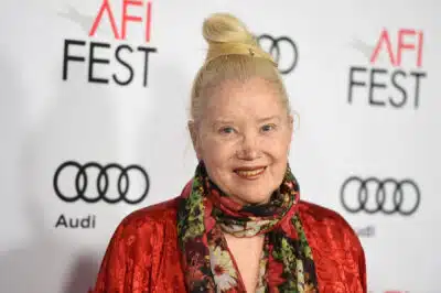 Sally Kirkland, Atriz Estrela de “Anna”, Falece aos 84 Anos – Detalhes e Legado