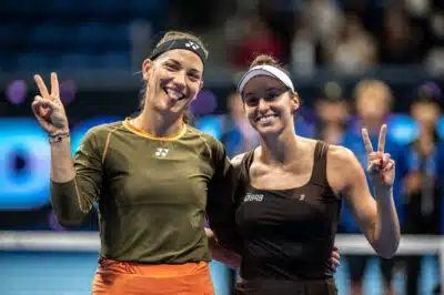 Stefani e Babos avançam à final em Riad, superando dupla com Ostapenko e Hsieh