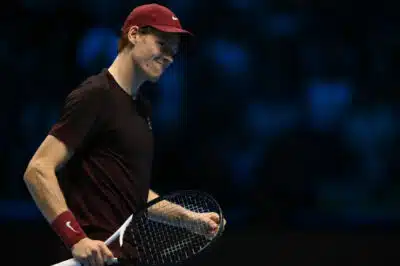 Sinner Destranca Zverev e Garante Avanço Histórico nas Semifinais do ATP Finals