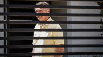 Bolsonaro tentou romper tornozeleira com ferro de solda: perícia comprova!