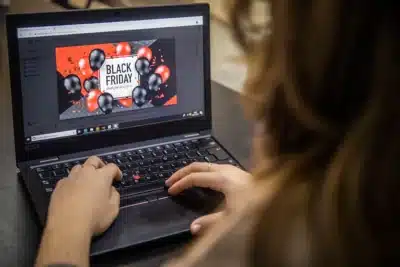 Black Friday: Origens Caóticas e Explosão de Descontos em 2025