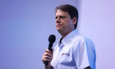 Tarcísio critica gestão Lula e defende Bolsonaro em evento de investidores