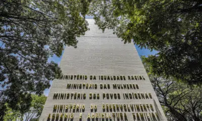 Incêndio Devasta Ministério da Igualdade Racial em Brasília: Pelo Menos Uma Pessoa Ferida