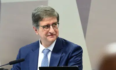 Procurador-Geral Gonet Defende Sigilo Judicial e Distância de Bolsonaro