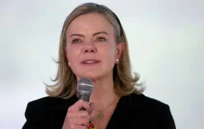 Lula critica, Boulos e Hoffman comemoram prisão de Bolsonaro em STF