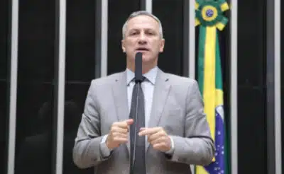 Parlamentares se unem em apoio a Bolsonaro: preocupações com saúde do ex-presidente