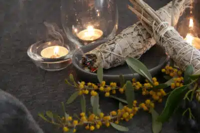 Katrina Devilla: Limpeza Espiritual com Sal Grosso e Ervas para Saúde Mental