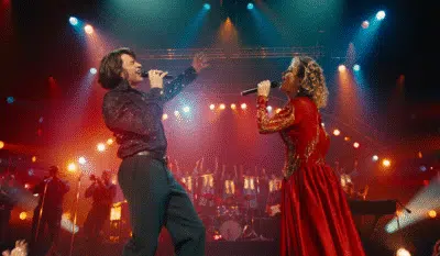 Hugh Jackman e Kate Hudson em “Song Sung Blue: Um Sonho a Dois” – Novo Filme Promete Romance e Música!