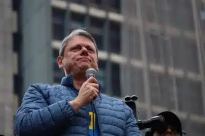 Tarcísio de Freitas se Consolida como Candidato Após Crise Bolsonaro