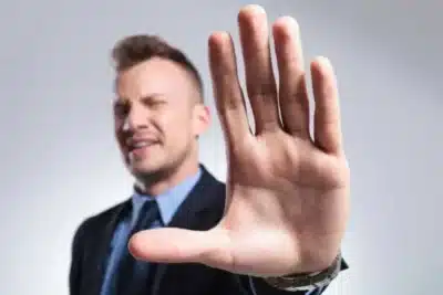 Liderança Assertiva: Humildade Intelectual e Respeito em Tempos de Debate